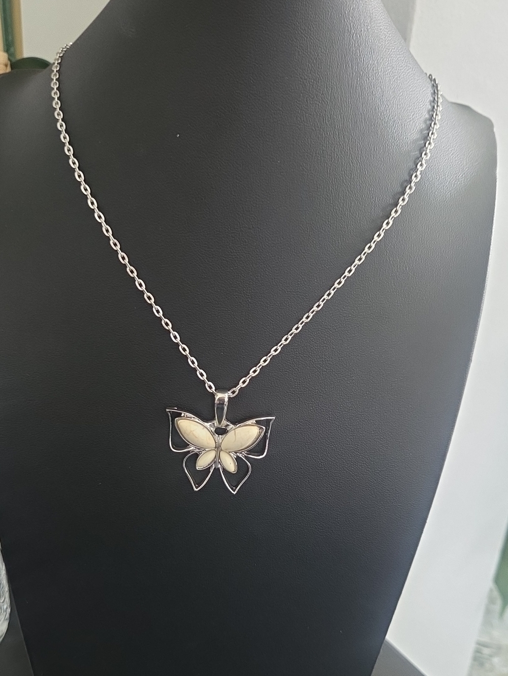 Paparazzi Papillion Persuasion White Necklace NWT